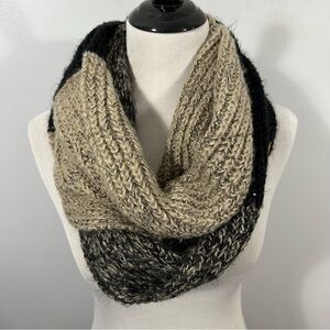 Calvin Klein Black and Tan Chunky Knit Scarf